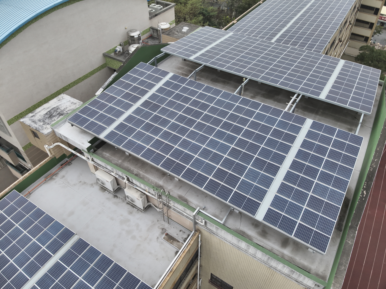 新*高中，高雄市，664.815 kWp